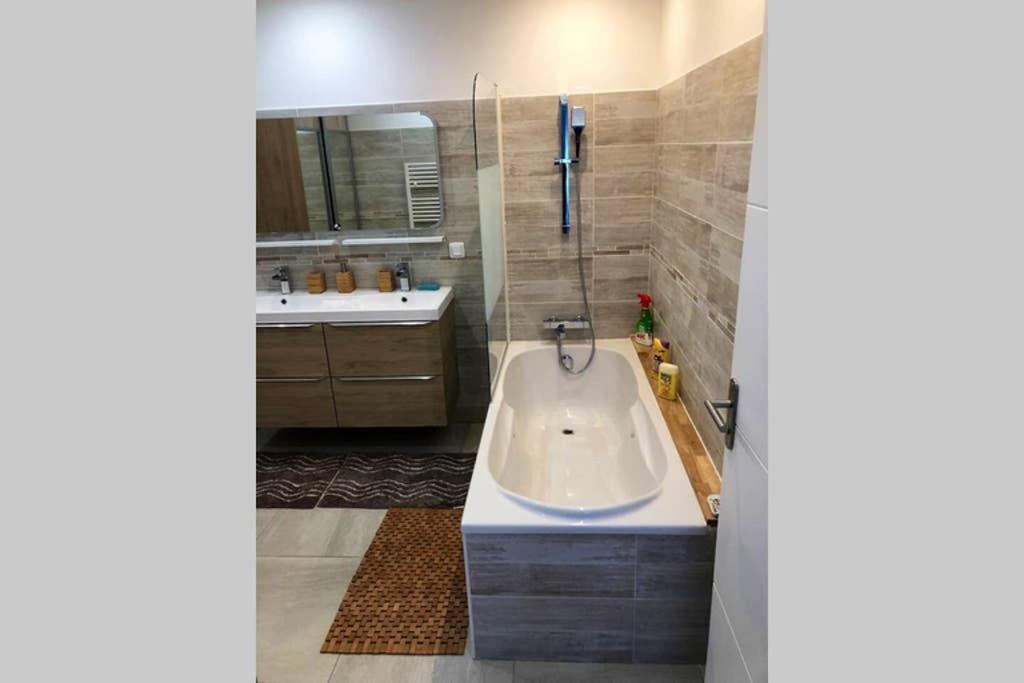 Agreable Maison Entre Bordeaux Et Le Bassin Сен-Жан-д'Илак Екстериор снимка